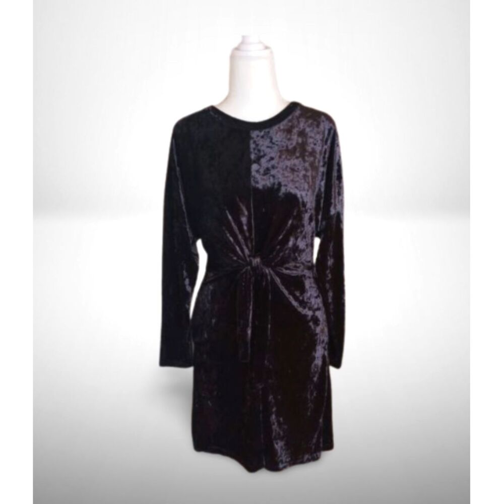 Vintage Crush Velvet Dress / Christmas Party Dress by Davi & Dani / Front twist